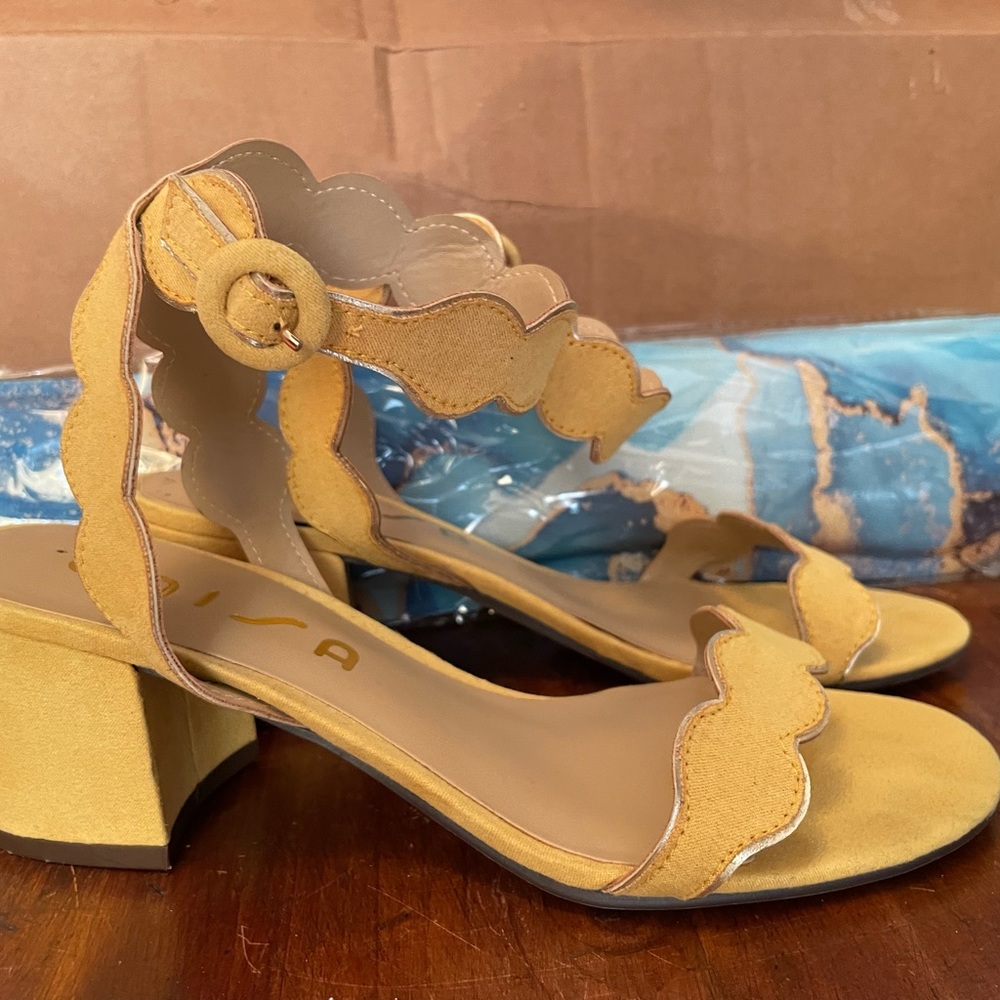 Yellow gold sandals Unisa suede EUC size 6.5.  Heel 2.5. Smoke/pet free home.